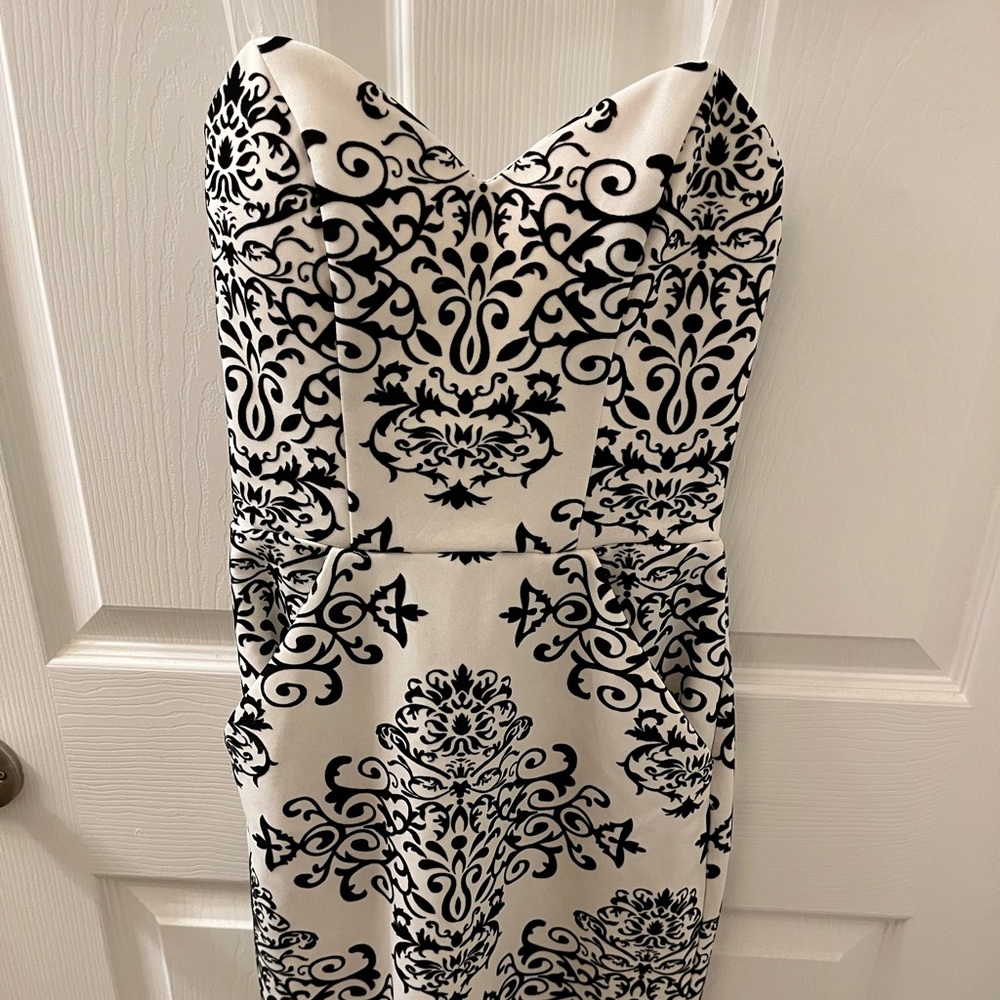 B. Darlin Sleeveless White and Black Print Party Dress